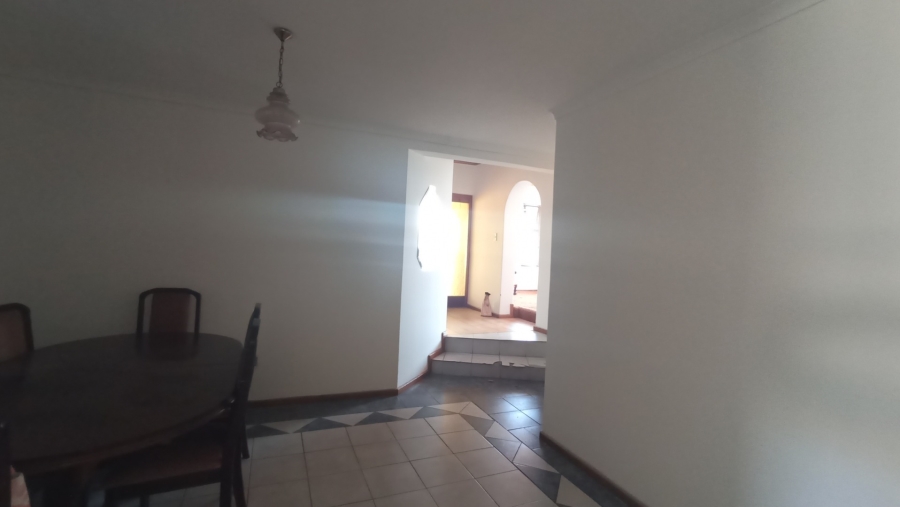 3 Bedroom Property for Sale in Louwville Western Cape